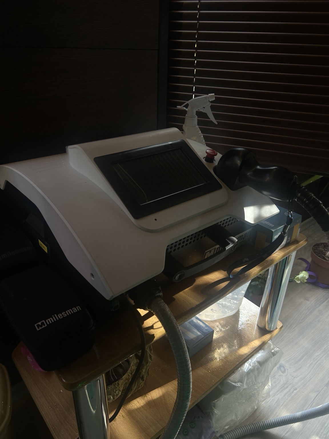 Лазерът Milesman Compact в студио ЕЛЕНИКС